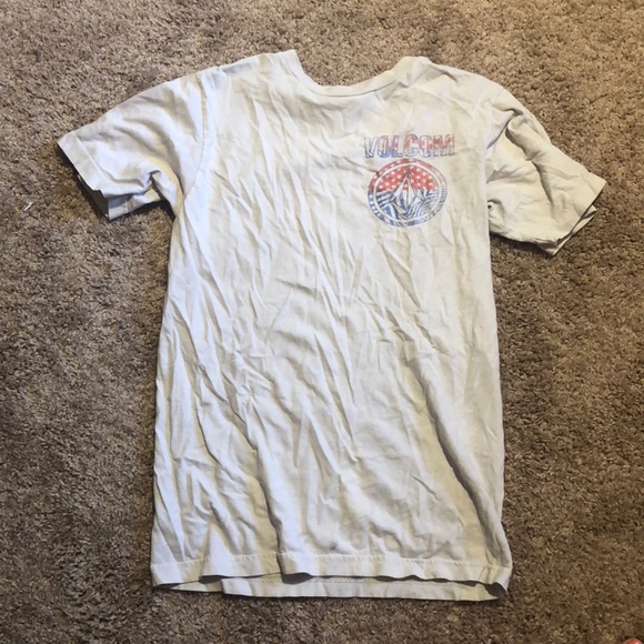 Red White and Blue Volcom T-Shirt!! - Picture 1 of 4